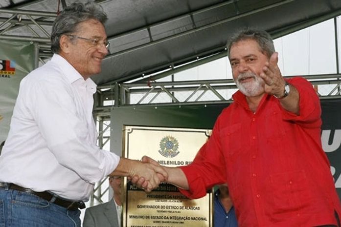 Teotonio abre um sorriso para Lula