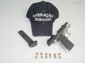 Pistola apreendida com os criminosos