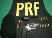 Durante aborgadem, PRF apreende duas armas com menor