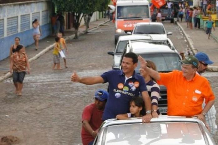 João Lyra faz carreata em Feira Grande