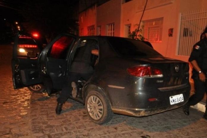 Quadrilha faz sequestro e rouba carros no Sertão alagoano