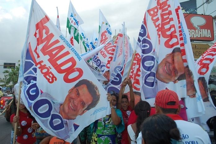 Isnaldo Bulhões participa de caminhada solidária a Lessa e Brito