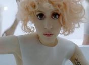 Médicos alertam contra lentes para imitar olhos de Lady Gaga em clipe