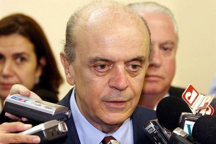Serra dispara: Os verdadeiros picaretas estão com a candidata Dilma Roussef