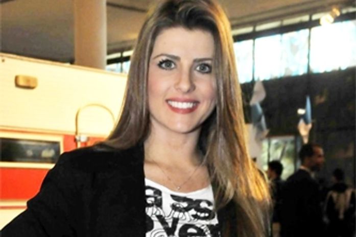 Íris Stefanelli inicia caminhada de 100Km para pagar promessa