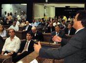 Problema de saúde impede Collor de receber comenda na Câmara