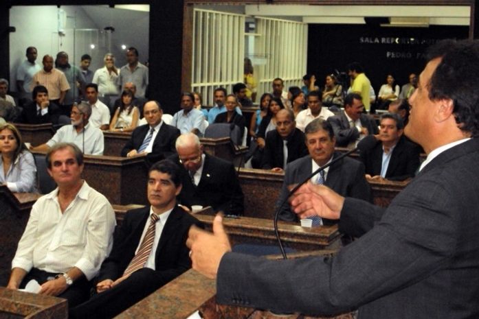 Problema de saúde impede Collor de receber comenda na Câmara