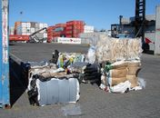 Ibama encontra 22 t de lixo vindo da Alemanha em porto no RS