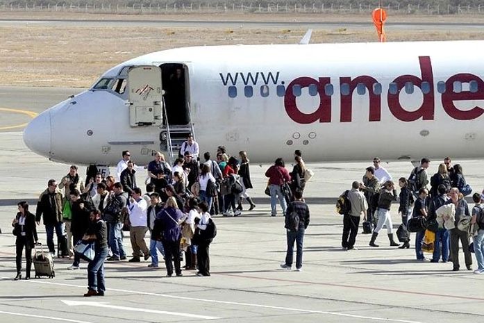 Avião com 152 brasileiros faz pouso de emergência na Argentina