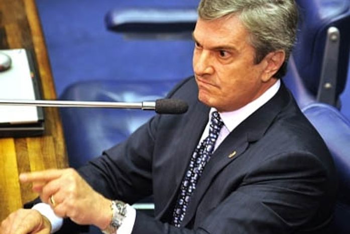 Collor contrai gripe e raiva após fracasso em Mata Grande