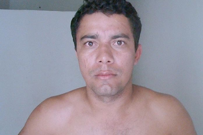 Homem espanca e arrasta mulher em via pública