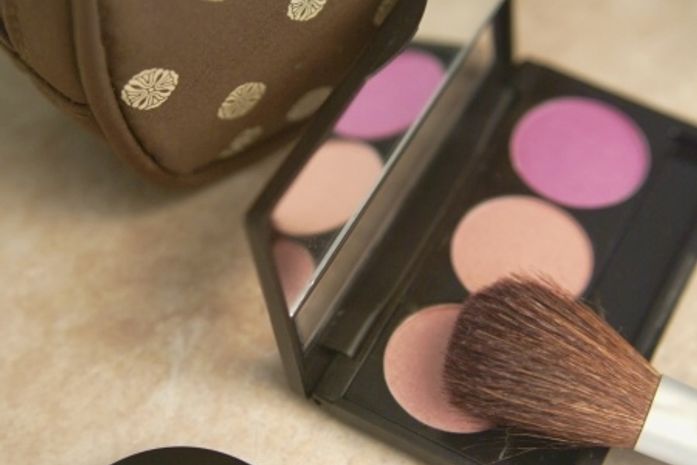 Conheça os perigos de usar maquiagem fora do prazo de validade