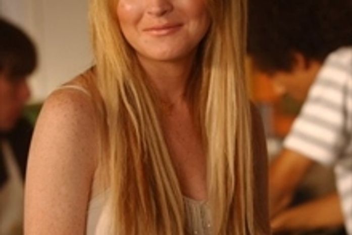 Carinho: Lindsay Lohan responde cartas de fãs