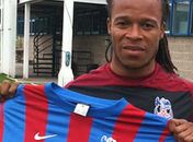 Davids já apareceu em foto segurando a camisa do novo clube
