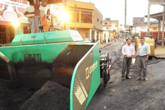 Prefeito fiscaliza obras de pavimentação do município