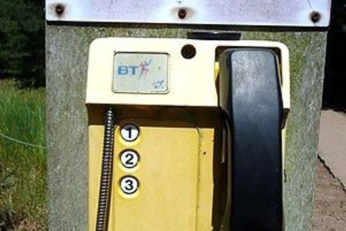 Livro reúne fotos de placas inusitadas de todo o mundo; veja