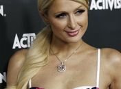 Homem armado com facas tenta invadir casa de Paris Hilton nos EUA