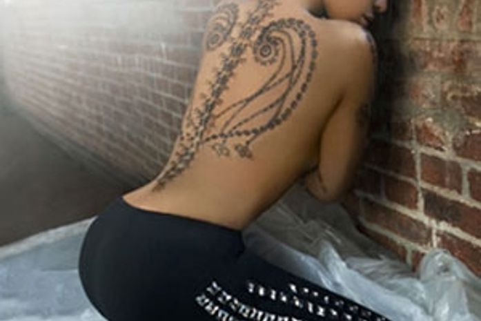 Legging com tachas usada por Beyoncé na campanha da Deréon