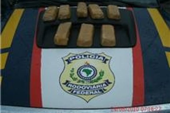 PRF encontra 4 kg de merla em ônibus interestadual