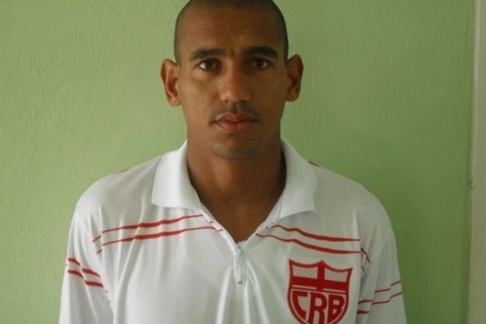 Direção do CRB não paga salários e jogadores deflagram greve geral