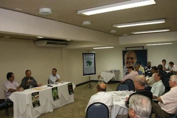 Ronaldo Lessa tem encontro com economistas