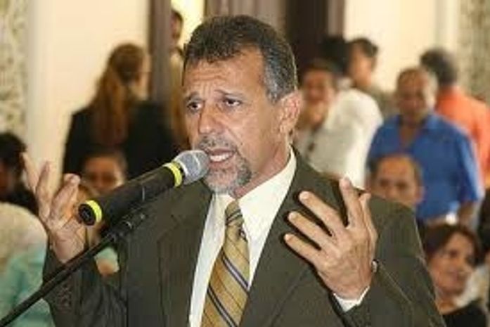 "Campanha eleitoral não é justificativa para se ausentar nas sessões", diz deputado