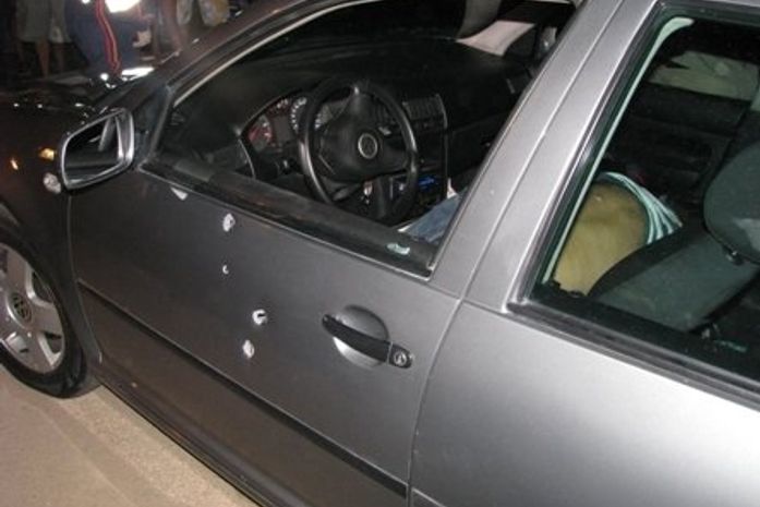 Dono de loja de veículos é executado dentro de seu carro