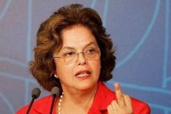 Ministro arquiva pedido de cassação do registro de Dilma