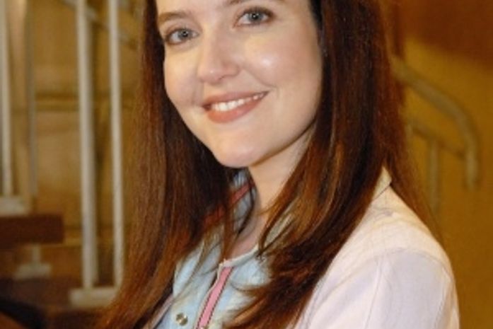 Ninguém merece ficar 17 anos sem beijar na boca, diz Larissa Maciel