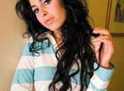 Medo: Winehouse teme que vício estrague seu namoro