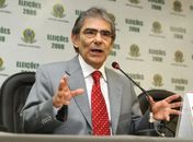 Ministro do STF suspende regra que proíbe piadas com políticos