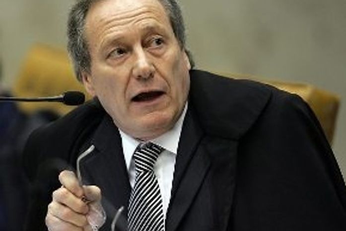 Vaga de suplente é da coligação, decide presidente do TSE