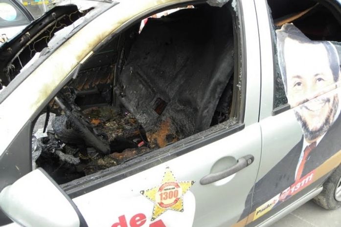 Carro incendiado