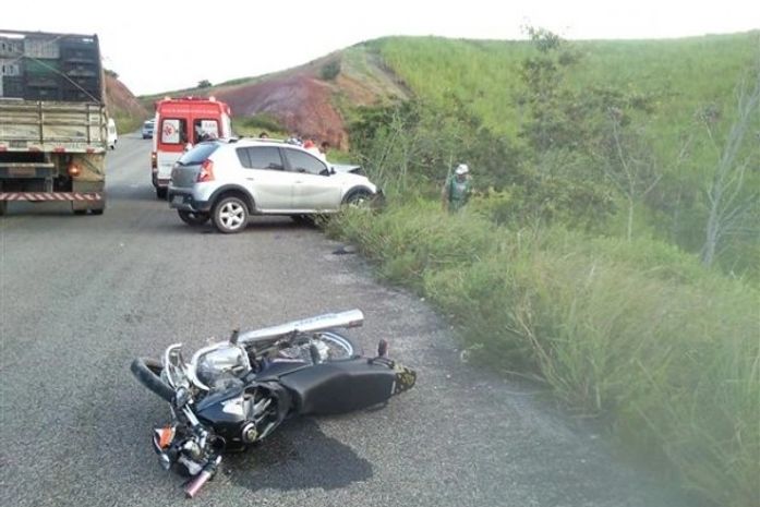 Cratera causa grave acidente na AL-101 Sul deixando três feridos e um morto