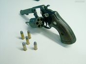 Homem é autuado por porte ilegal de arma