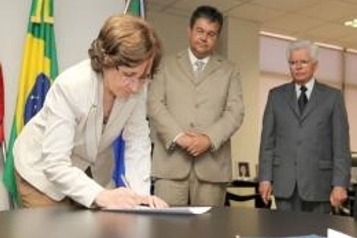Presidente do TJ empossa juiz para a Comarca de Santana do Ipanema