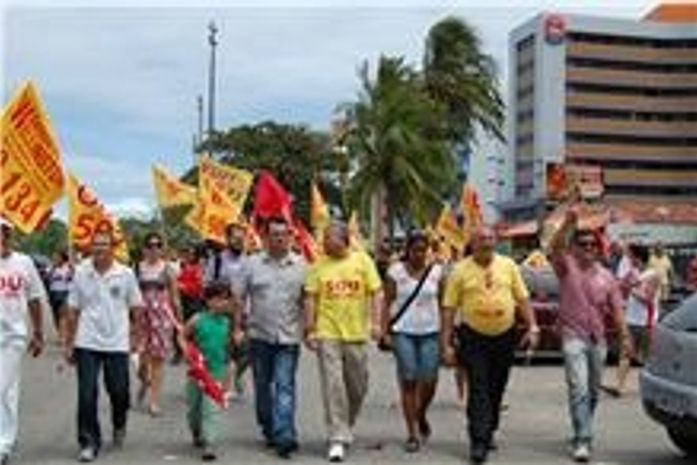 ‘Fichas Limpas’ fazem caminhada na orla de Maceió