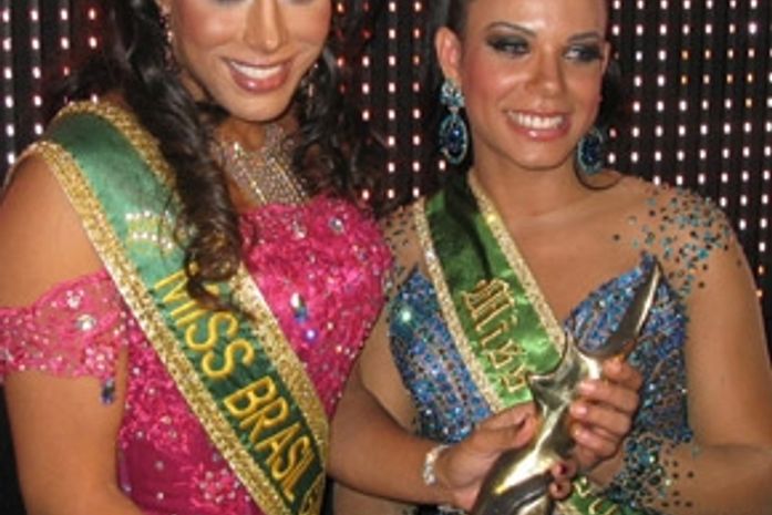 Ava Simões com Carol Zwick, eleita a nova Miss Brasil Gay 2010