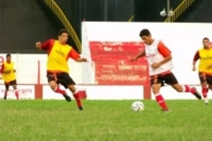 Improvisado,volante Lê está confirmado ao lado do zagueiro Leandro contra o Alecrim