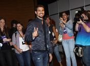Cauã Reymond sobre namorar a mulher mais sexy do Brasil: 'Acho ótimo'
