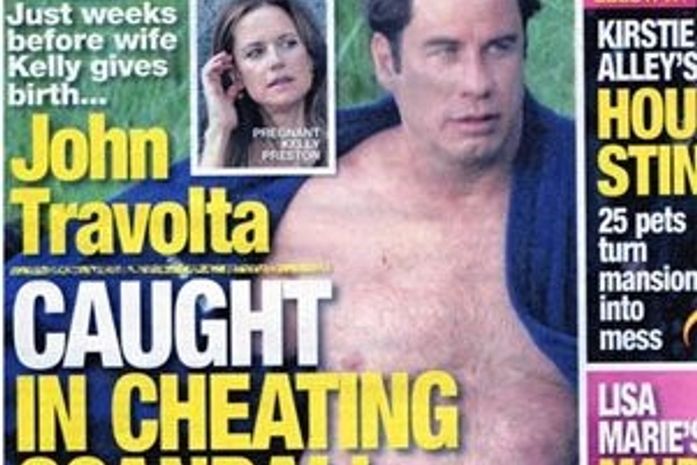 Revista afirma que John Travolta trai a mulher com homens