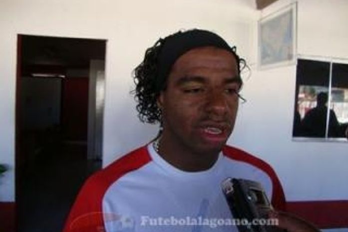 CRB: treino secreto, time praticamente definido e lateral deixa o clube