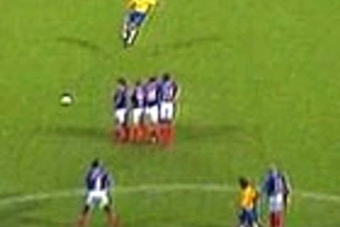Vídeo:Físicos criam equação que explica o gol de falta de Roberto Carlos em 97