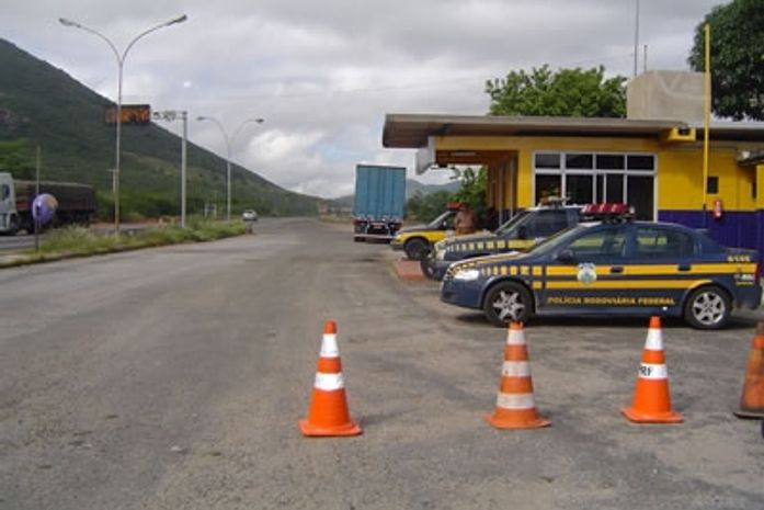Polícia Rodoviária Federal faz operação em rodovias