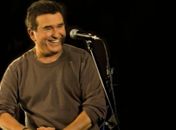 Amado Batista comemora 35 anos cantando o amor