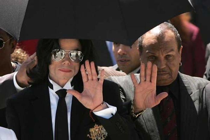 Pai diz que surras afastaram Michael Jackson das gangues