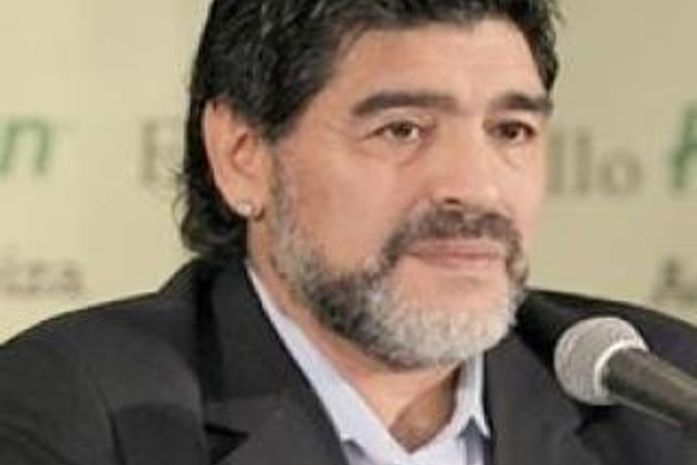 Maradona pode jogar amistoso aos 50 anos