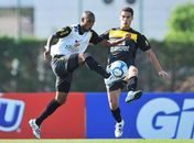 Fernandinho diz que faltava "alguma coisa" à Seleção de Dunga