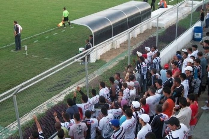 Torcedores pedem a saída de Vica após quarta derrota em Arapiraca
