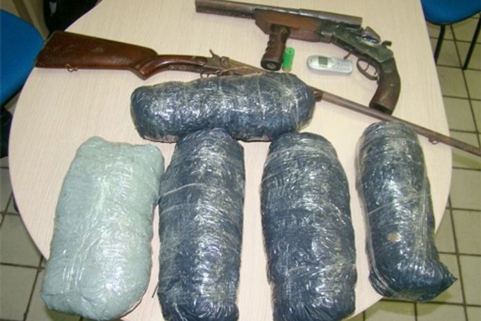 Mulher é presa com cinco quilos de maconha no Vergel